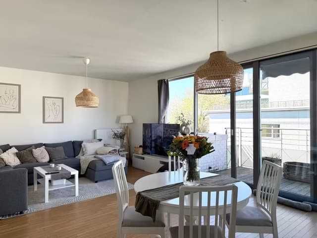 Unfurnished 2-bedroom penthouse with large terrace – close to Delta metro