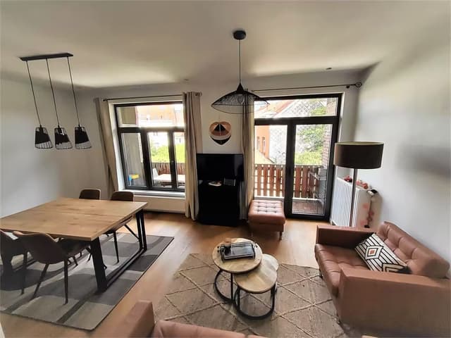 Zeer mooi gemeubileerd appartement met 2 slaapkamers en een bureau