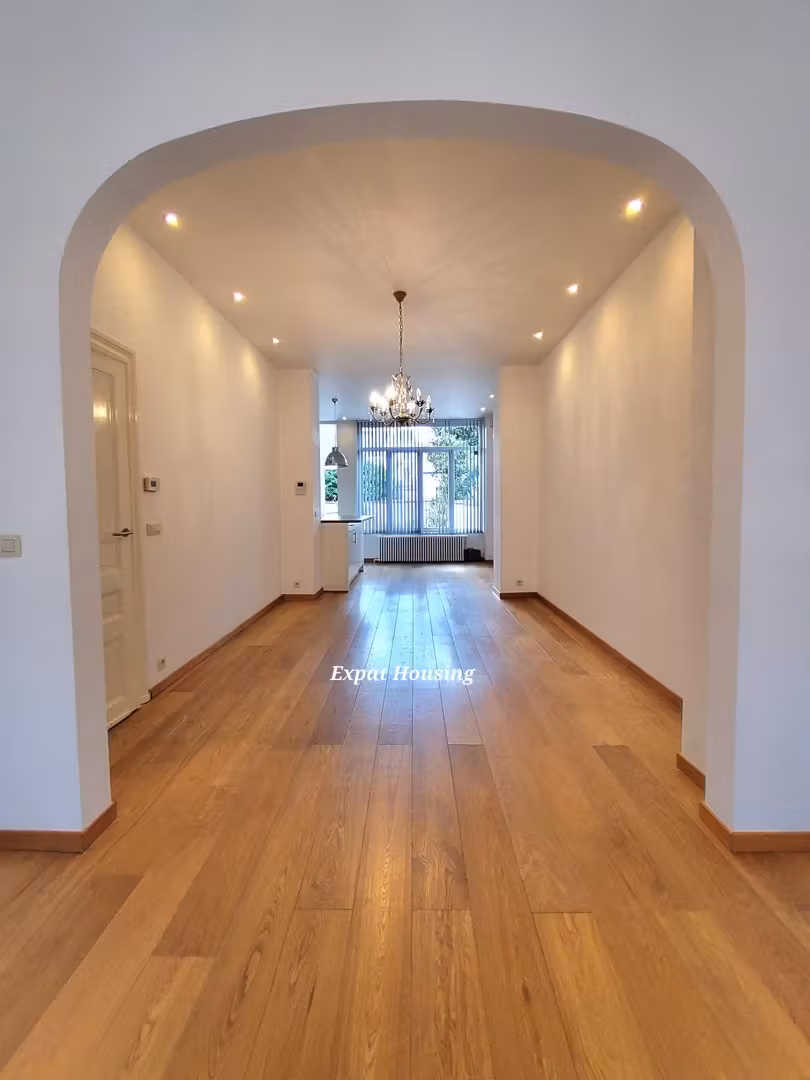 Magnificent character house with south-facing garden and small garage