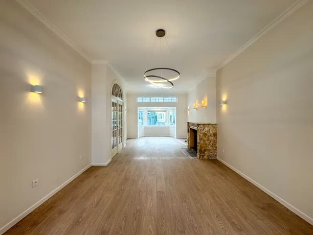 Woning met 4 slaapkamers + bureau in Schaarbeek